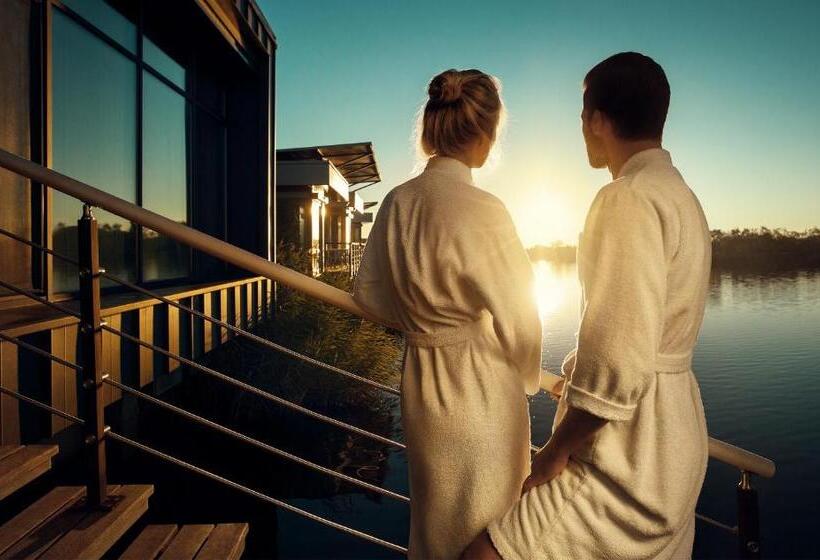 סוויטה עם נוף לנהר, Good Zone