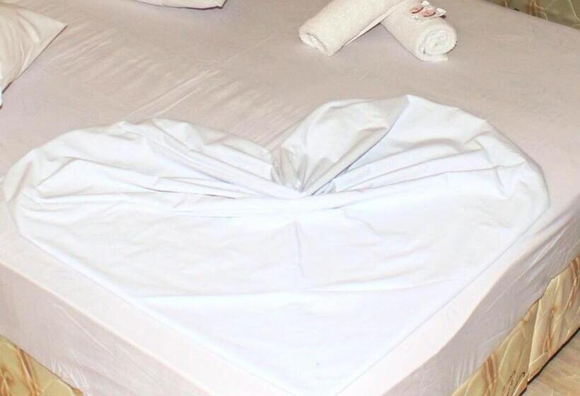 Quarto Triplo Estandar, Santo Afonso