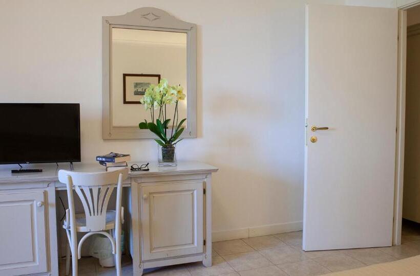 غرفة قياسية رباعية, Parkhotel Montigeto