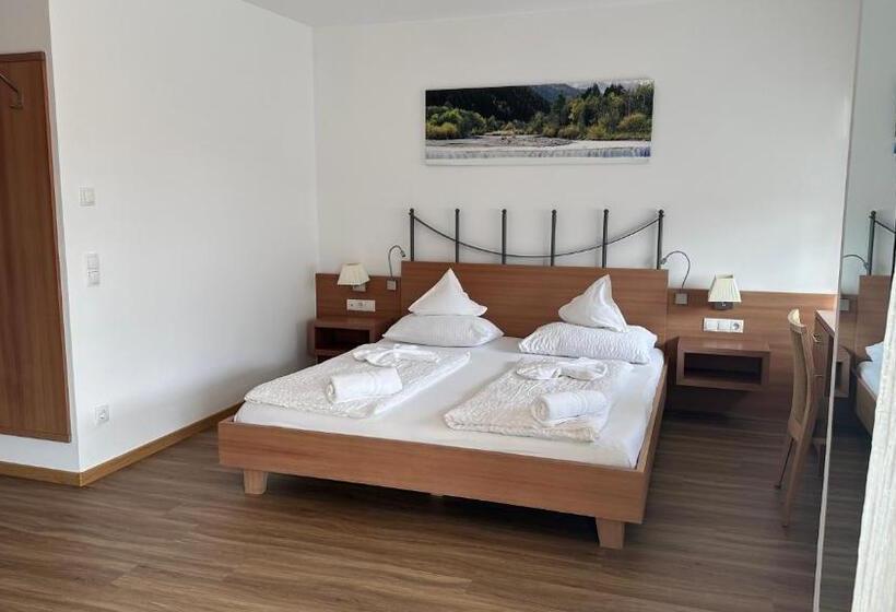 Comfort room with balcony, Klammer