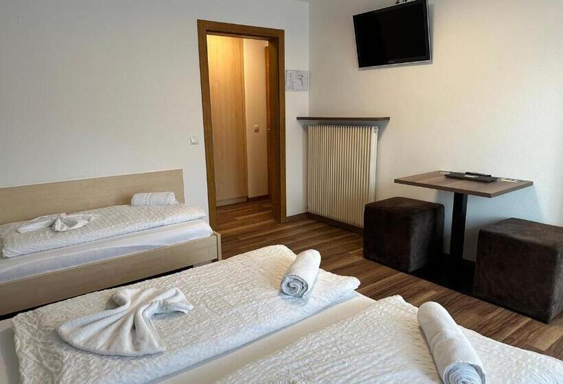 带阳台的三人标准间, Klammer