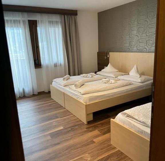 带阳台的三人标准间, Klammer