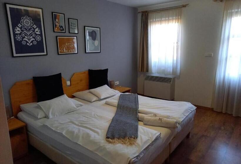 スタンダードルーム, Blum Pince   Borozó Vendégház