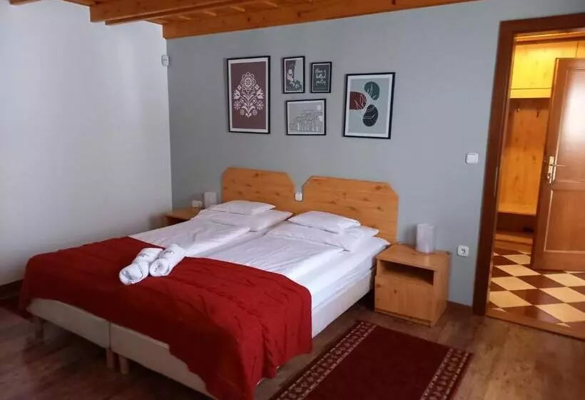 اتاق استاندارد چهار تخته, Blum Pince   Borozó Vendégház