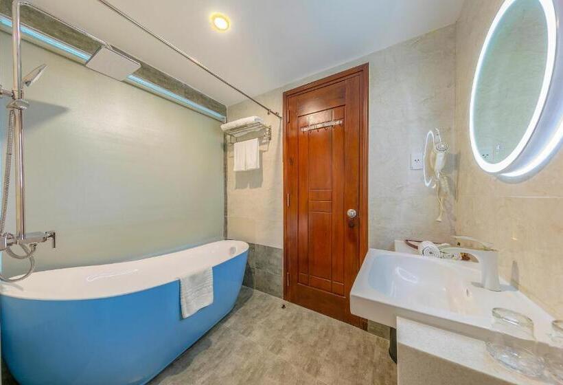 اتاق لوکس با بالکن و چشمانداز دریا, Fansipan Danang