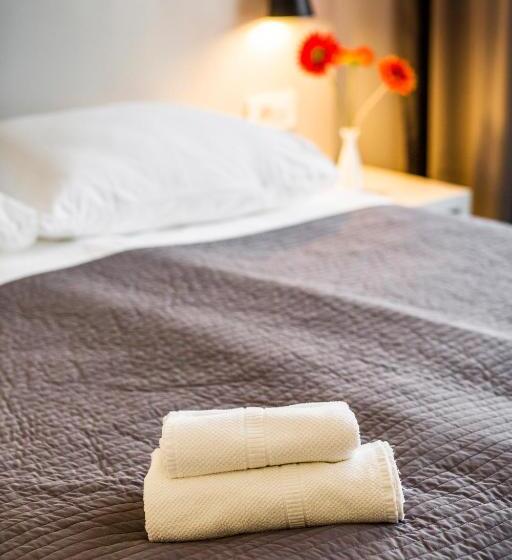 חדר אקונומי, Garden