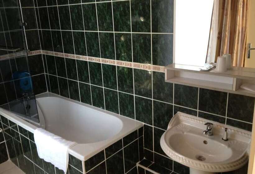 اتاق استاندارد سه نفره, Le Bristol