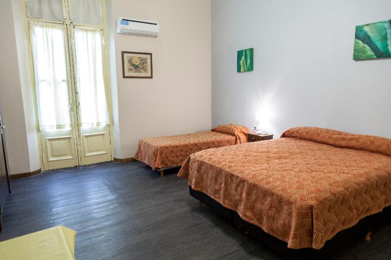 اتاق استاندارد سه نفره, Reina