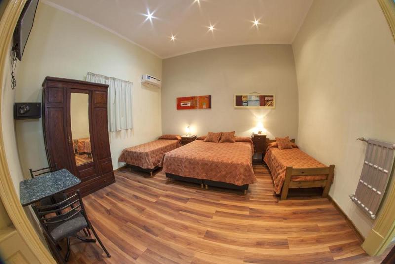 اتاق استاندارد چهار تخته, Reina