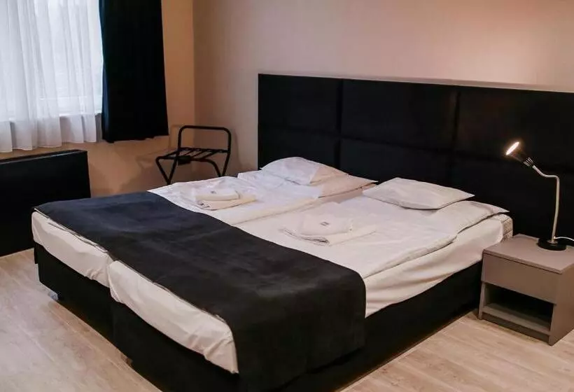 スタンダードスタジオ, Sóház Panzió és Apartmanház