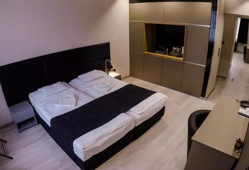 スタンダードスタジオ, Sóház Panzió és Apartmanház