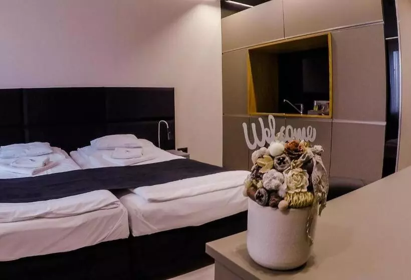 スタンダードスタジオ, Sóház Panzió és Apartmanház