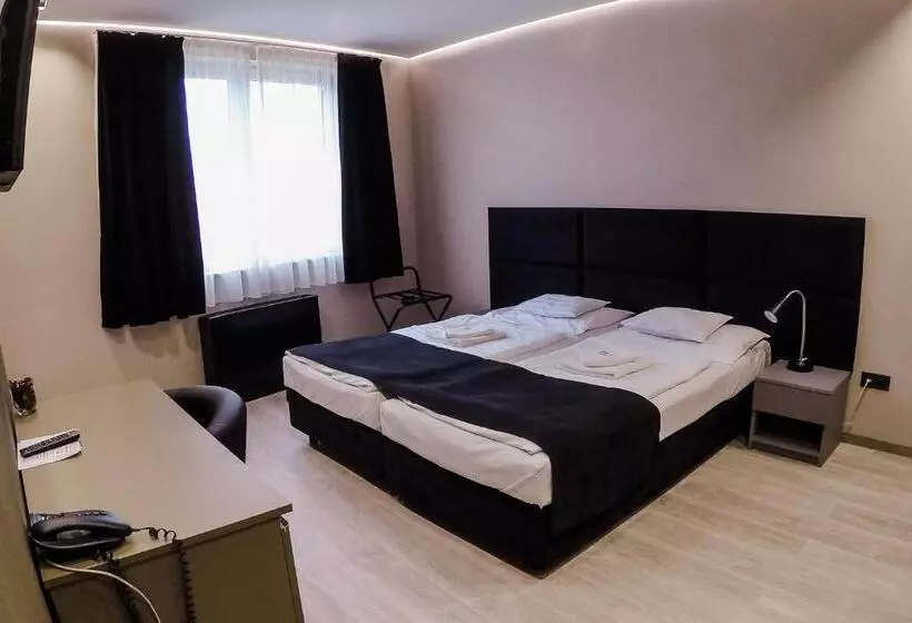 スタンダードスタジオ, Sóház Panzió és Apartmanház
