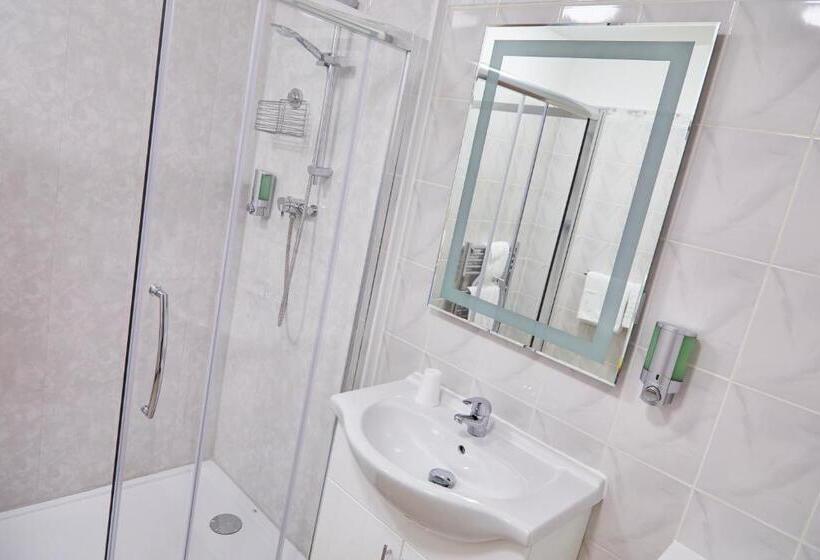 غرفة عائلية, The Appleby Inn