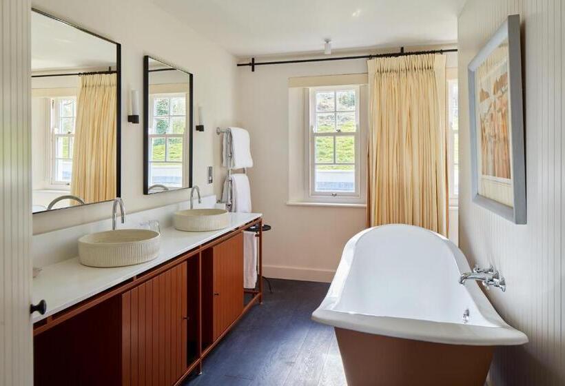 ジュニアスイート, Grove Of Narberth