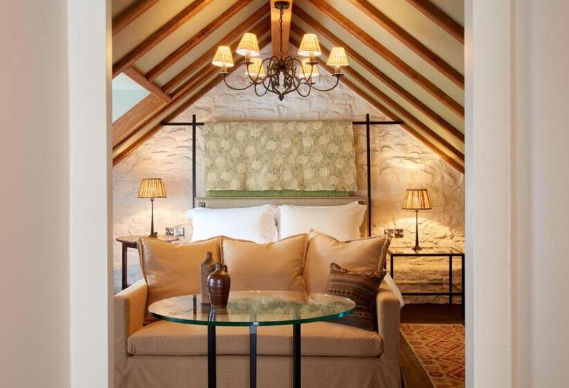 ジュニアスイート, Grove Of Narberth