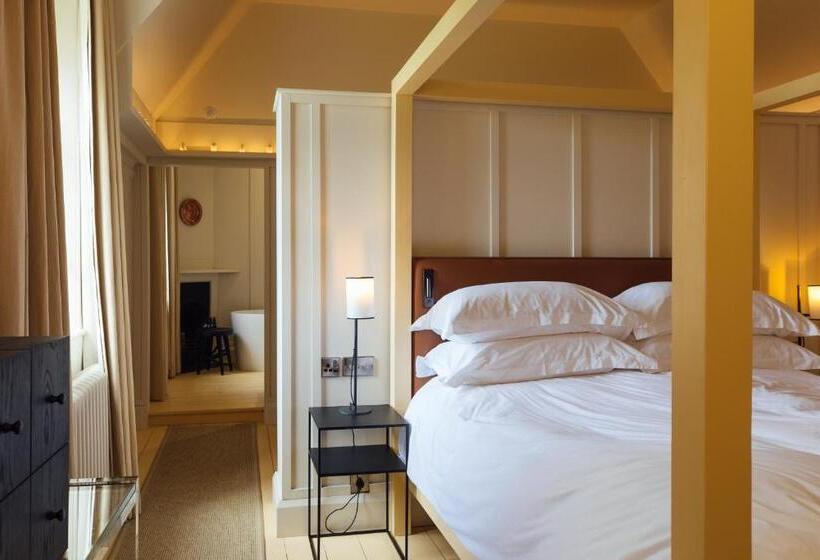 デラックスルーム, Grove Of Narberth