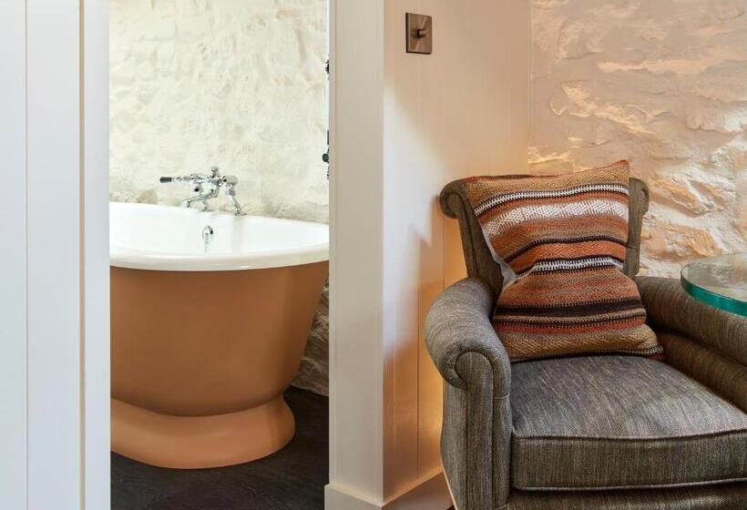 デラックスルーム, Grove Of Narberth