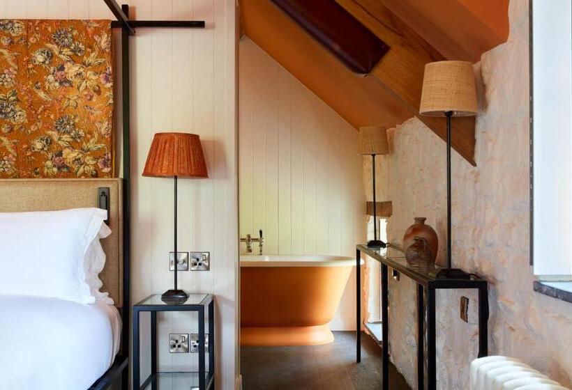 デラックスルーム, Grove Of Narberth