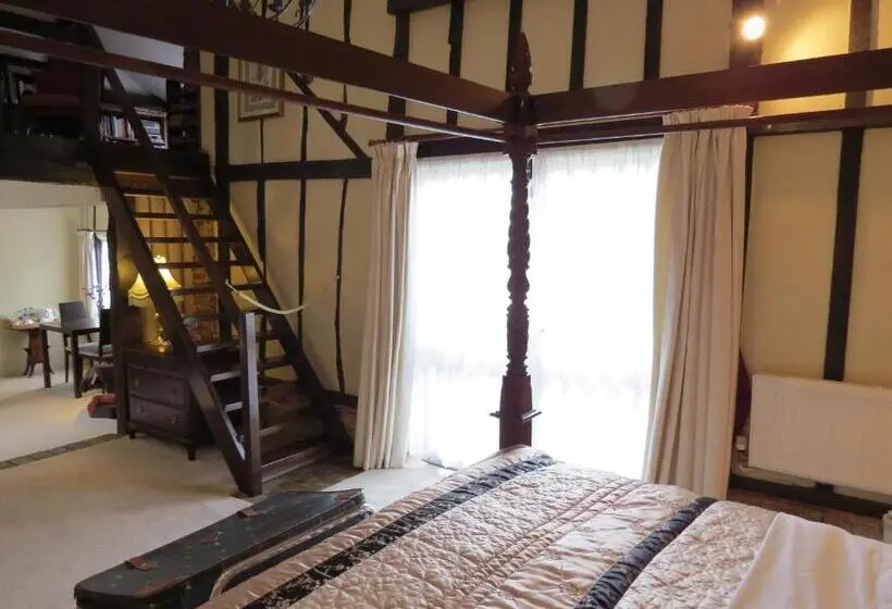 デラックススイート, The Greyhound   Historic Former Inn