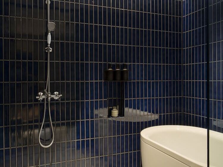 Family Suite, Episode Gading Serpong