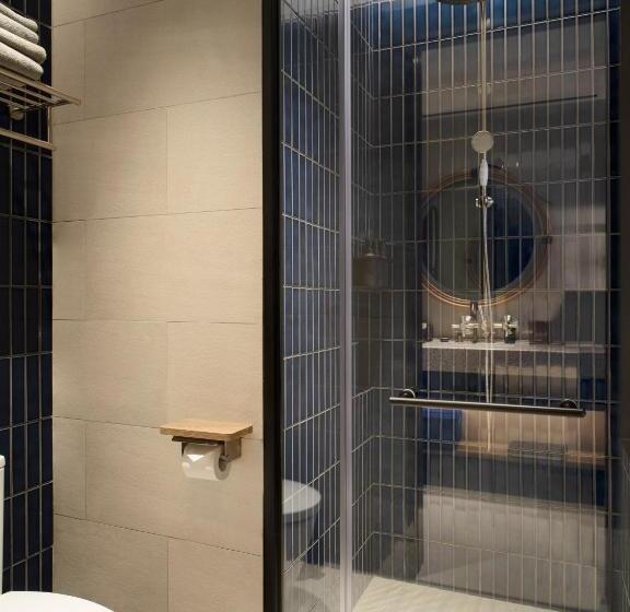 Номер Deluxe, Episode Gading Serpong