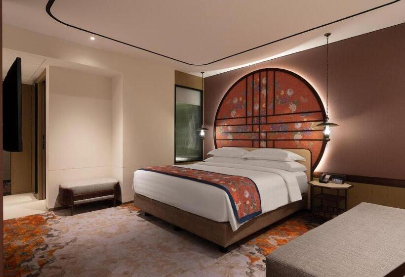 Номер Executive, Episode Gading Serpong