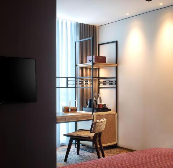 Номер Executive, Episode Gading Serpong