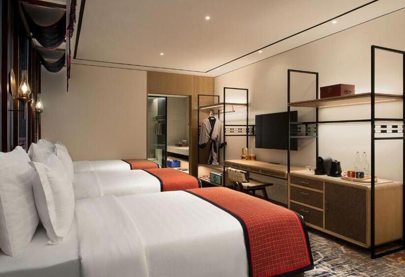 Family Suite, Episode Gading Serpong