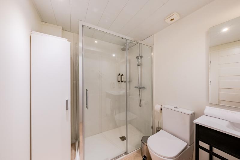 Полулюкс, Episode Gading Serpong