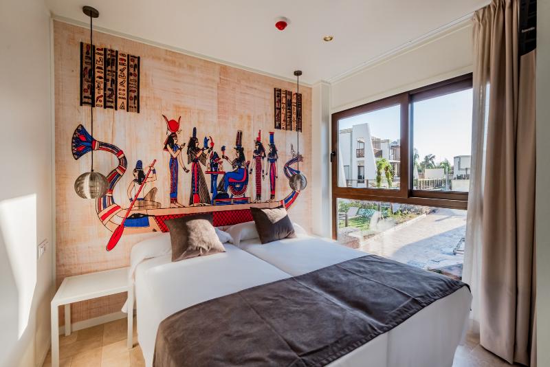 Полулюкс, Episode Gading Serpong