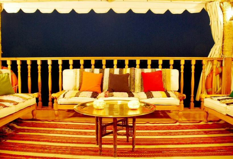 سوییت لوکس, Dahabeya Queen Farida