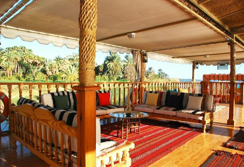 سوییت لوکس, Dahabeya Queen Farida