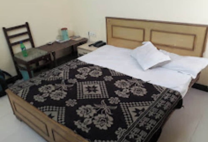 اتاق استاندارد سه نفره, Viren Plaza, Agra