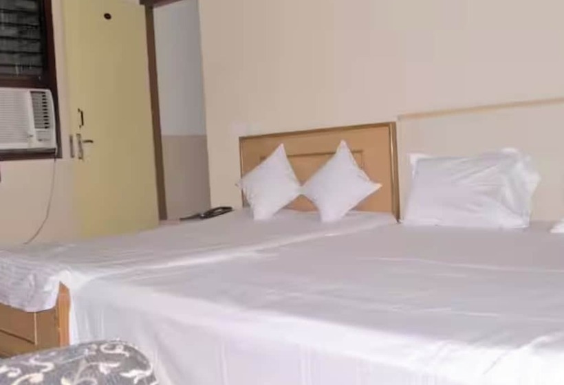 Четырехместный Номер Стандарт, Viren Plaza, Agra