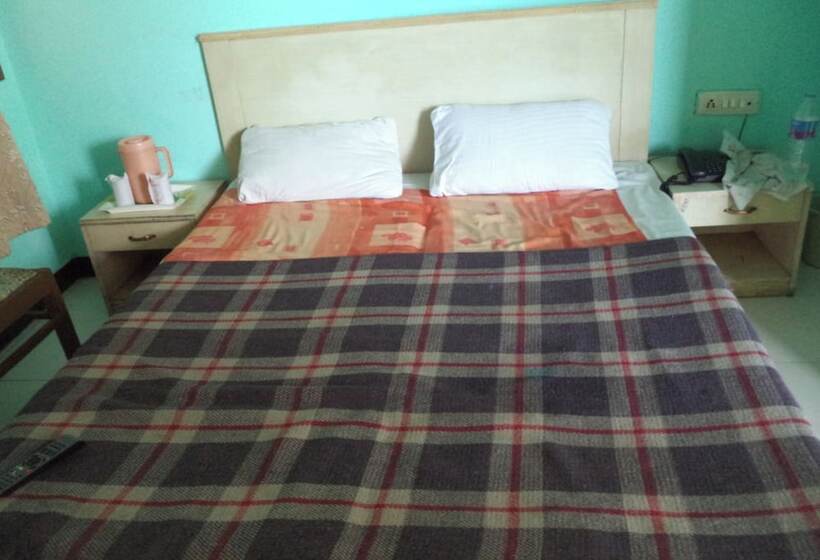 اتاق استاندارد چهار تخته, Viren Plaza, Agra