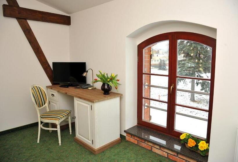 اتاق استاندارد یک نفره, Sandro Silver