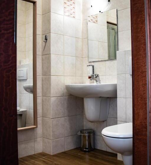 اتاق استاندارد, Ach To Tu