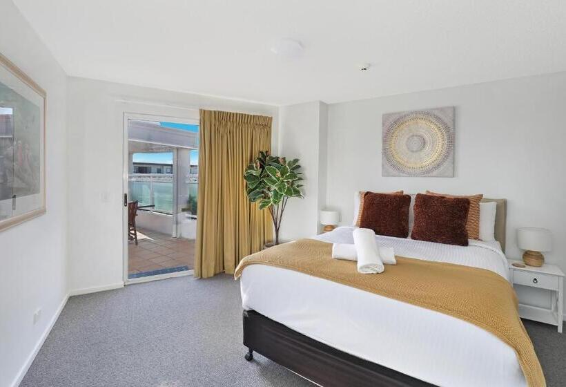 1 Bedroom Penthouse Apartment, Beachside Resort Kawana Waters