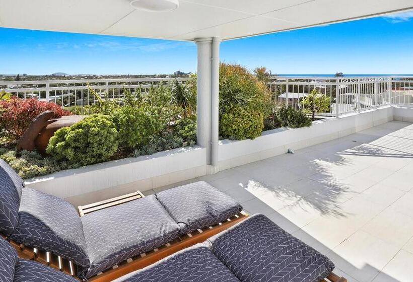 1 Bedroom Penthouse Apartment, Beachside Resort Kawana Waters