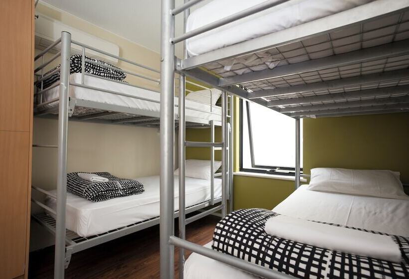 Кровать в Многоместном Номере с Общей Ванной, Yha Brisbane City