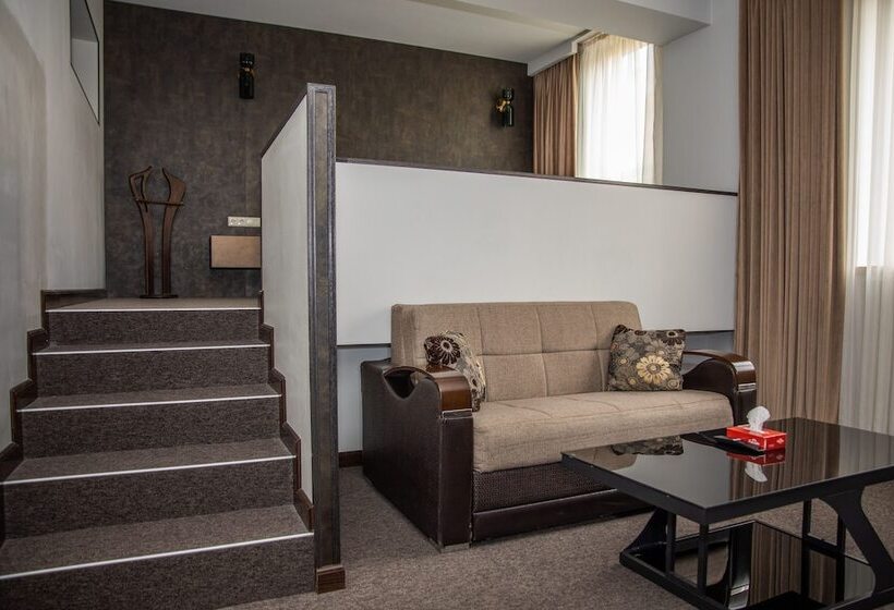 Suite Executive, Cascade