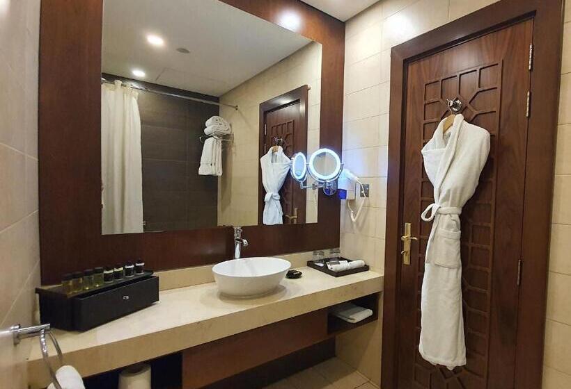 سوییت جونیور, Cristal Erbil