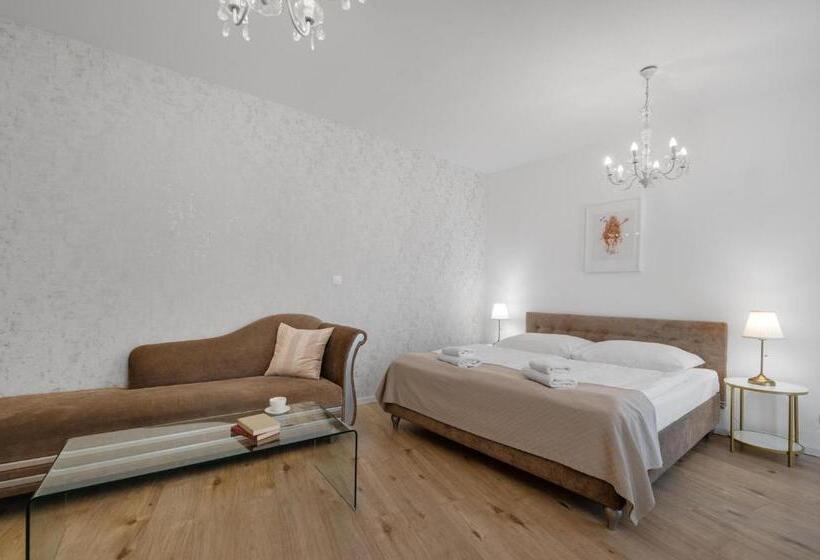 استودیوی لوکس, Garni Hotel Virgo