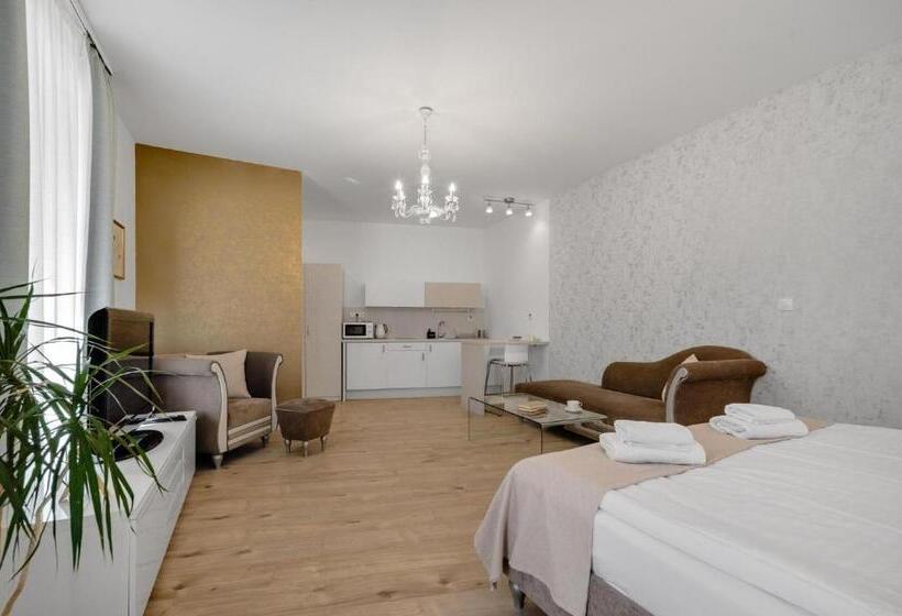 استودیوی لوکس, Garni Hotel Virgo