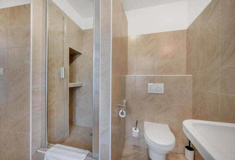 استودیوی لوکس, Garni Hotel Virgo