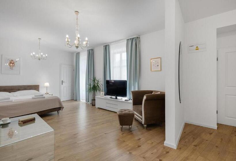 استودیوی لوکس, Garni Hotel Virgo