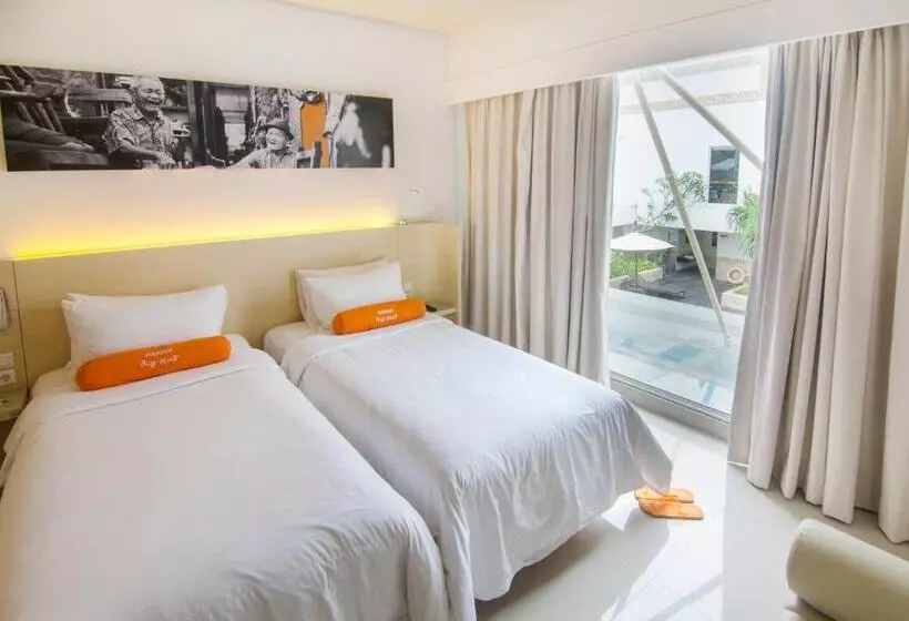 プールの見えるデラックスルーム, Harris Hotel And Conventions Denpasar Bali