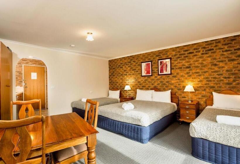 חדר משפחתי, Hume Country Motor Inn