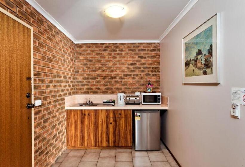 Семейный Номер, Hume Country Motor Inn